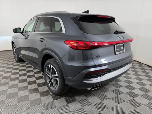 Certified 2025 Audi Q5 Premium w/ Convenience Package AWD/4WD image 3