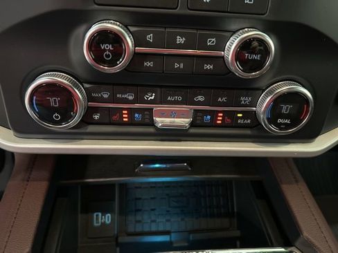 Used 2022 Ford Expedition Limited image 15