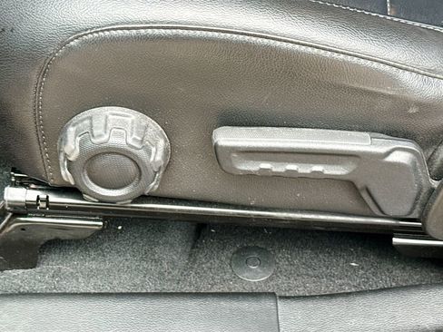 Used 2023 Jeep Wrangler Unlimited Sahara image 36