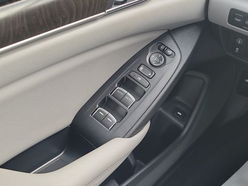 Used 2018 Honda Accord EX image 19