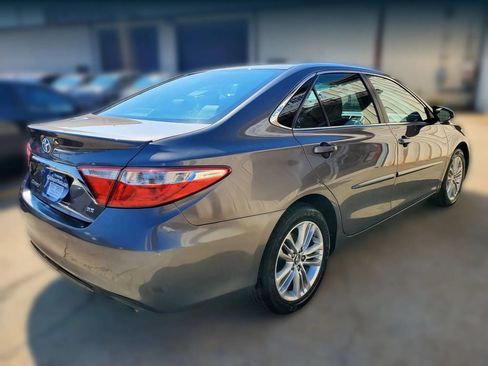 Used 2017 Toyota Camry SE w/ Moonroof Package FWD image 16