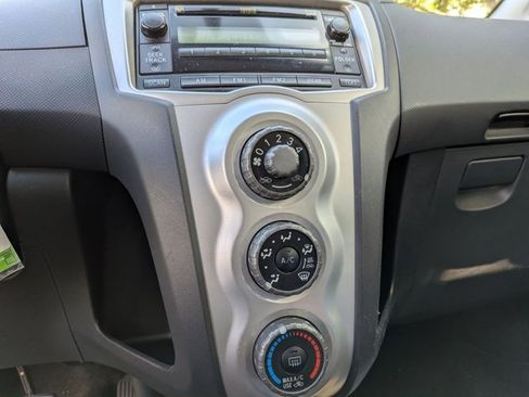 Used 2008 Toyota Yaris 2-Door Hatchback image 11