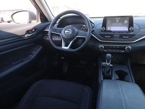 Used 2025 Nissan Altima 2.5 SV image 20