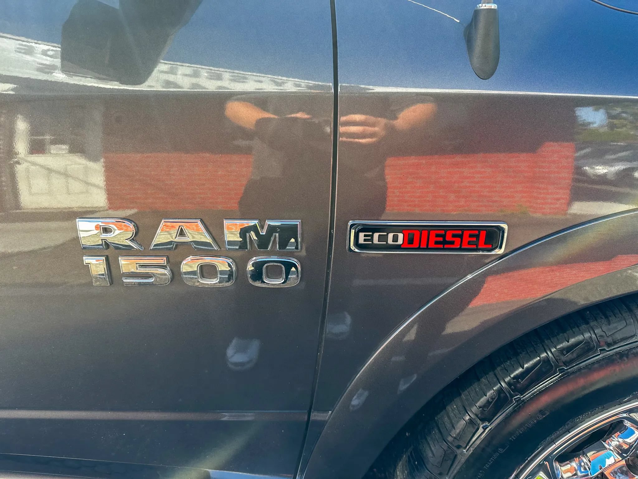 Used 2018 RAM 1500 Laramie w/ Convenience Group AWD/4WD image 41