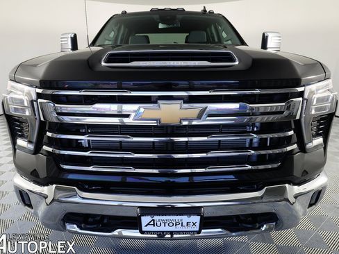 Used 2025 Chevrolet Silverado 3500 LTZ image 2