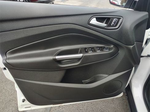 Used 2016 Ford Escape SE image 11