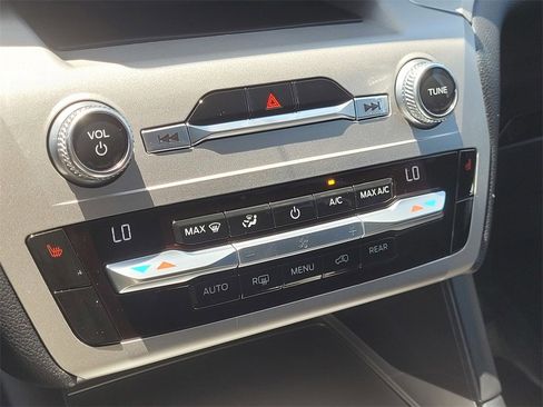 Used 2021 Ford Explorer XLT image 21