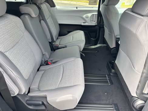New 2026 Toyota Sienna LE FWD image 18