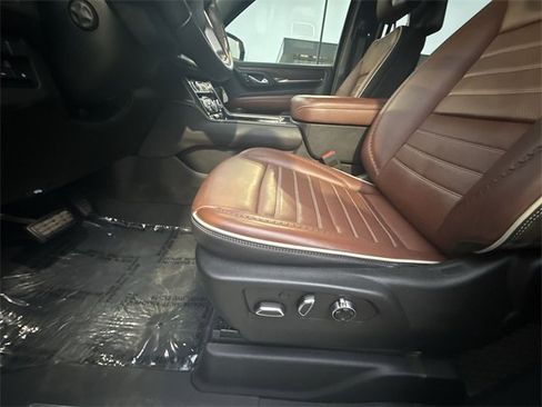 Used 2023 GMC Yukon Denali Ultimate image 12