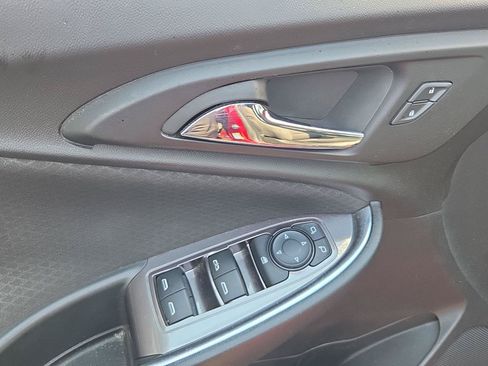 Used 2018 Chevrolet Malibu LT FWD image 8