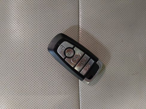 Used 2019 Ford Explorer Limited w/ Limited Luxury Package image 32