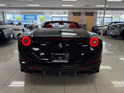 Used 2015 Ferrari California T RWD image 7