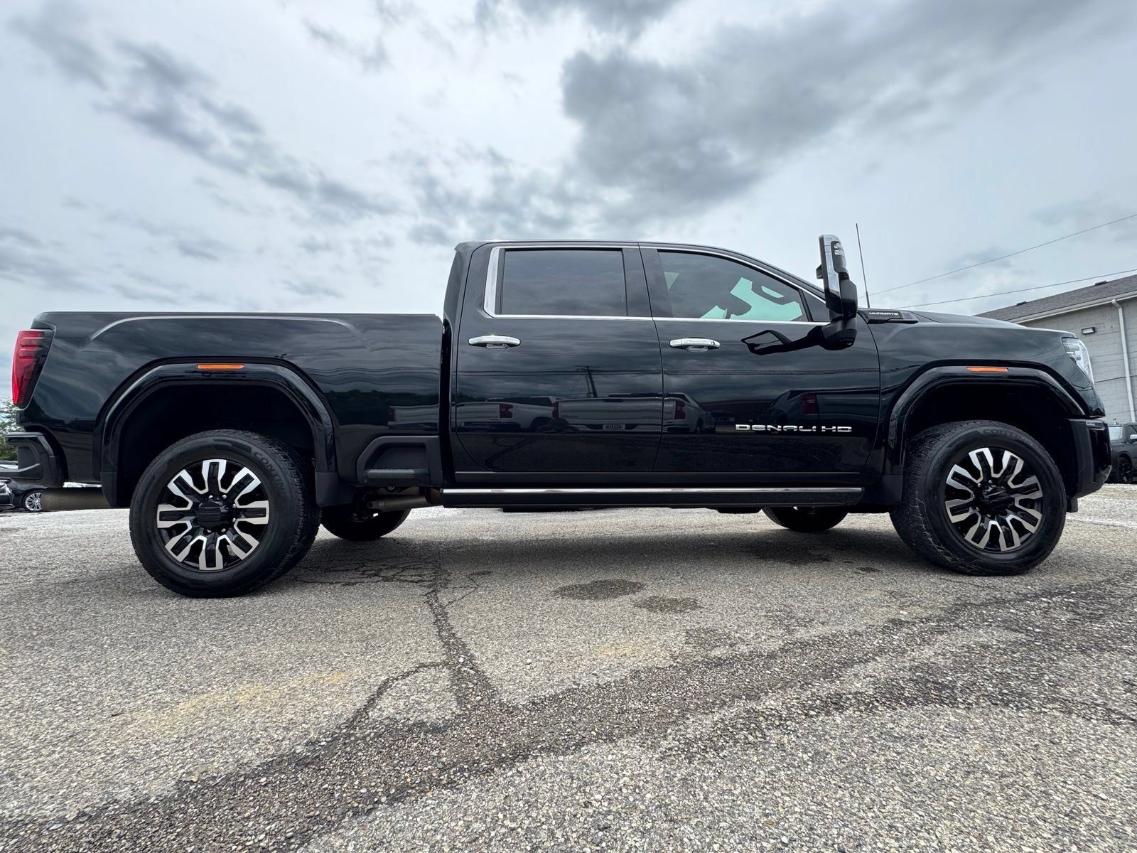 Used 2024 GMC Sierra 2500 Denali Ultimate w/ Max Trailering Package AWD/4WD image 6