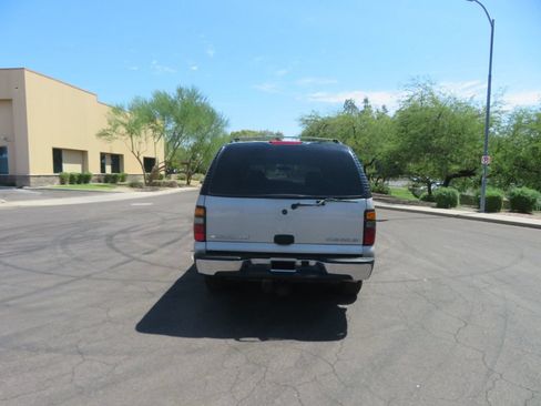 Used 2004 Chevrolet Suburban LS w/ Preferred Equipment Group AWD/4WD image 12