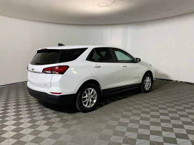 Used 2023 Chevrolet Equinox LS w/ LS Convenience Package AWD/4WD image 5