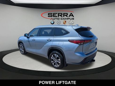 Used 2021 Toyota Highlander XLE AWD/4WD image 10