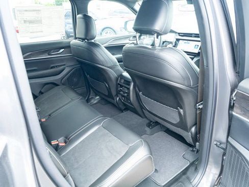 New 2026 Jeep Grand Cherokee Altitude AWD/4WD image 36