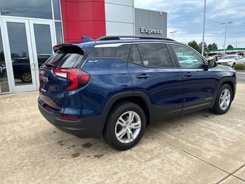 Used 2022 GMC Terrain SLE w/ Driver Convenience Package FWD image 5