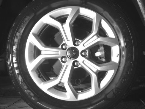 Used 2025 Jeep Compass Latitude image 15