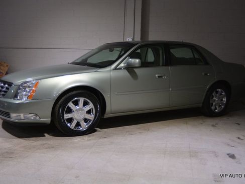 Used 2007 Cadillac DTS Luxury I w/ Trunk Convenience Package image 30