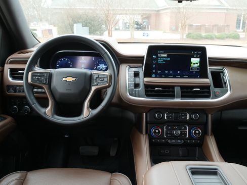 Used 2024 Chevrolet Suburban High Country image 21