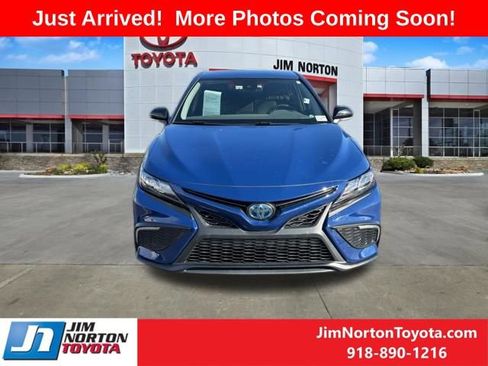 Used 2023 Toyota Camry SE w/ Convenience Package image 2