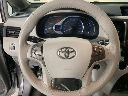 Used 2013 Toyota Sienna XLE AWD/4WD image 22
