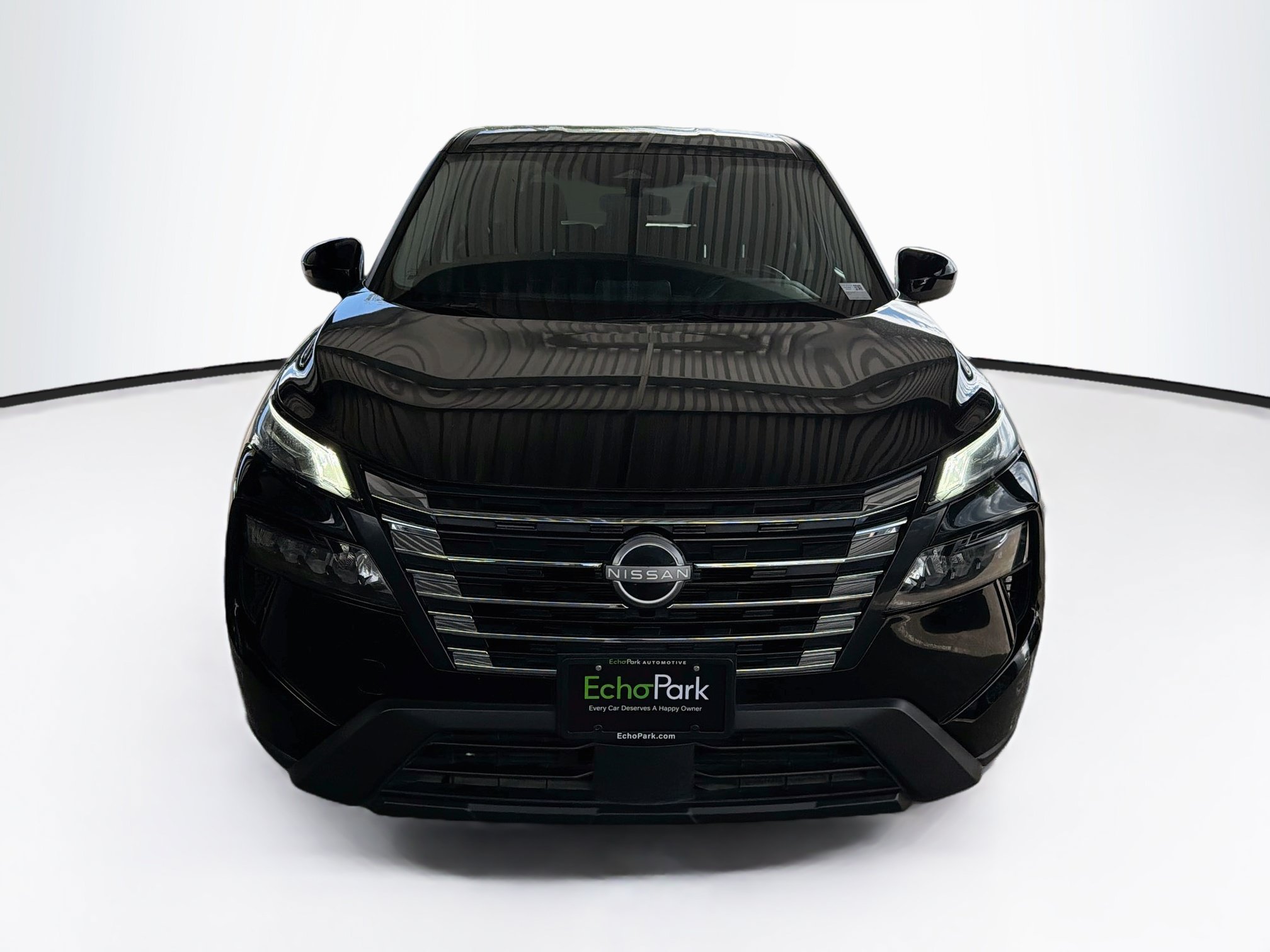 Used 2025 Nissan Rogue SV AWD/4WD image 2