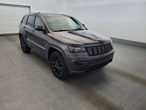 Used 2020 Jeep Grand Cherokee Altitude AWD/4WD image 13