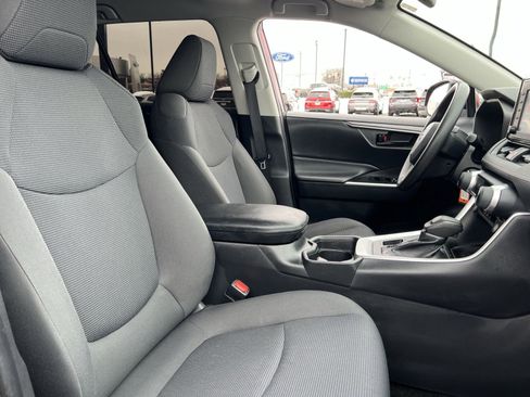 Used 2019 Toyota RAV4 LE image 25