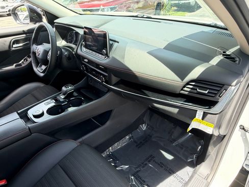 Certified 2026 Nissan Rogue SV AWD/4WD image 18