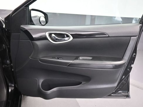 Used 2018 Nissan Sentra SV FWD image 36