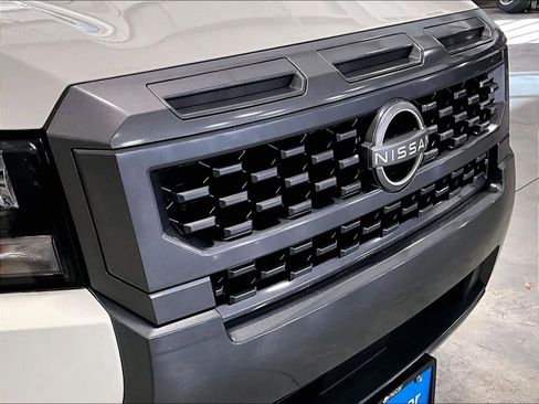 Used 2025 Nissan Frontier SV image 33