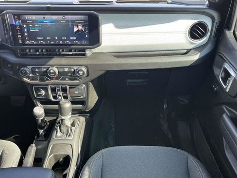 Used 2024 Jeep Gladiator Sport AWD/4WD image 18