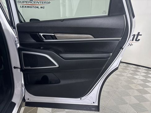Used 2022 Kia Telluride EX w/ EX Premium Package image 27