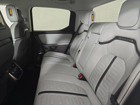 Used 2024 Rivian R1T Adventure image 21