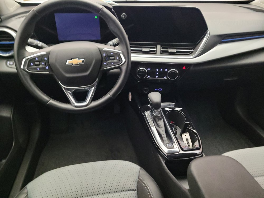 Used 2025 Chevrolet Trax LT w/ LT Convenience Package FWD image 22