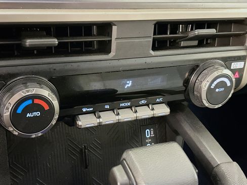 Used 2025 Toyota Tacoma TRD Off-Road AWD/4WD image 24