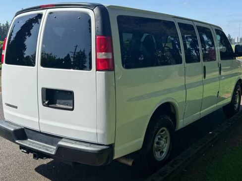 Used 2018 Chevrolet Express 2500 LS w/ Driver Convenience Package RWD image 5