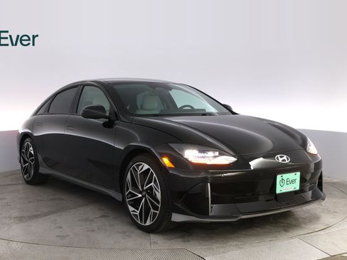 Used 2025 Hyundai Ioniq 6 SEL image 13