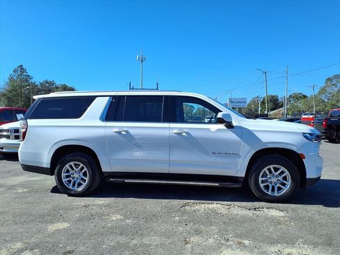 Used 2024 Chevrolet Suburban LT image 8