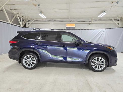Used 2022 Toyota Highlander Limited AWD/4WD image 3