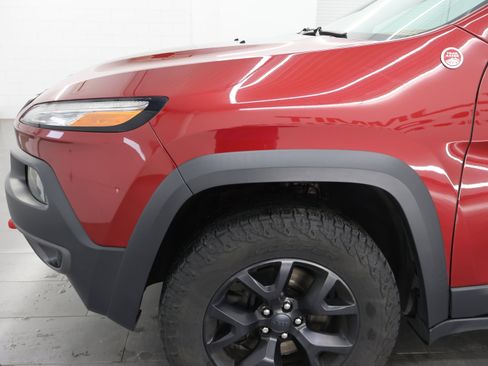 Used 2016 Jeep Cherokee Trailhawk w/ Comfort/Convenience Group image 32