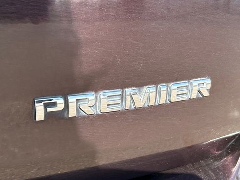 Used 2021 Chevrolet Traverse Premier image 29