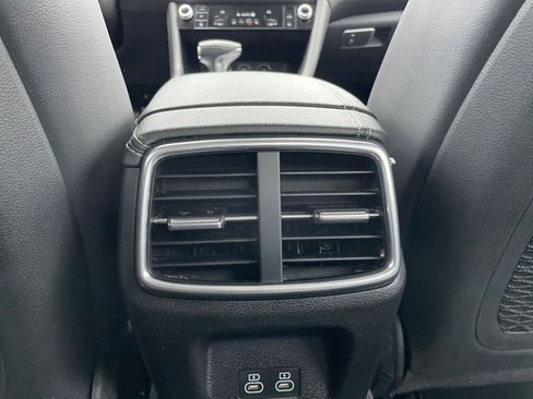 Used 2025 Genesis G70 2.5T image 25