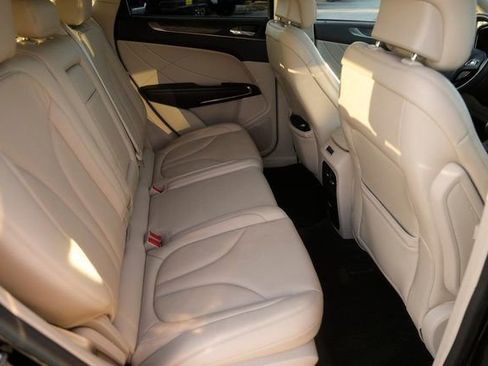 Used 2018 Lincoln MKC Reserve image 16