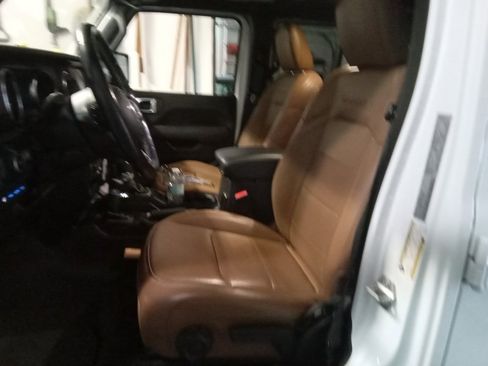 Used 2022 Jeep Wrangler Unlimited Sahara w/ Cold Weather Group image 7