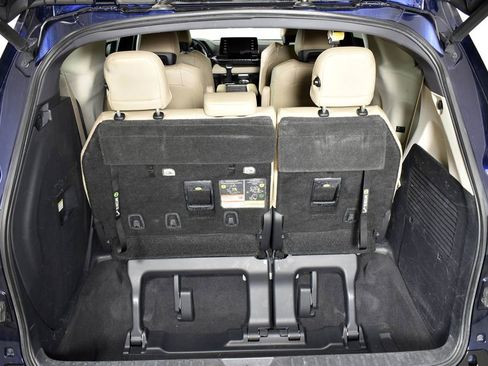 Used 2021 Toyota Sienna Limited image 23
