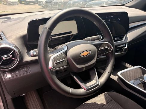 Used 2025 Chevrolet Equinox LT AWD/4WD image 10