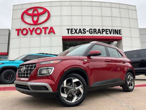 Used 2025 Hyundai Venue SEL image 2